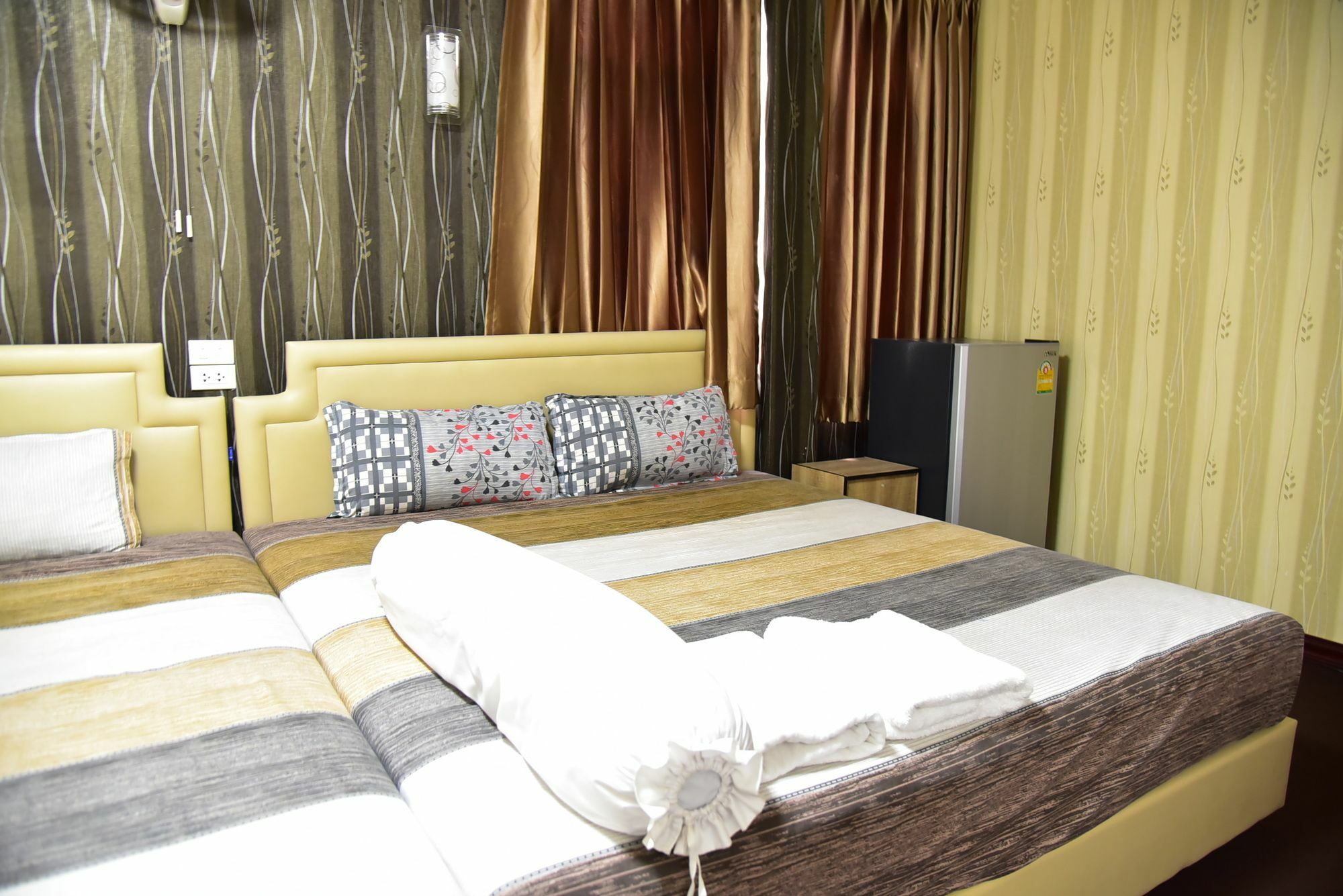 Hari Om Delhi Darbar Hotel Pattaya Exterior photo
